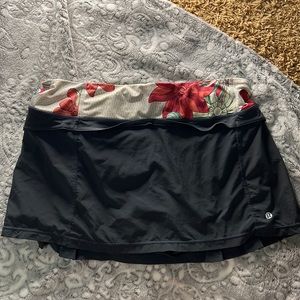 lululemon skirt, grey with decorative band size 8 (discontinued)